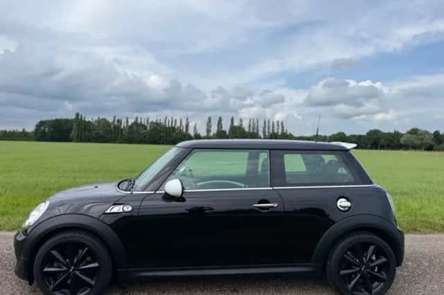MINI Cooper S (2011) thumbnail 2