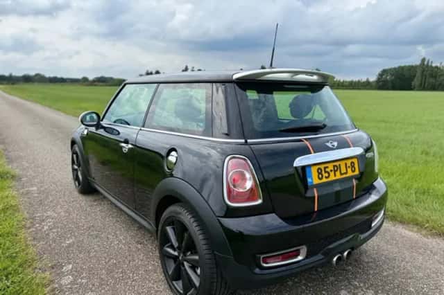 MINI Cooper S (2011) thumbnail 3