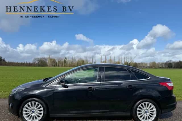 Ford Focus (2013) thumbnail 2