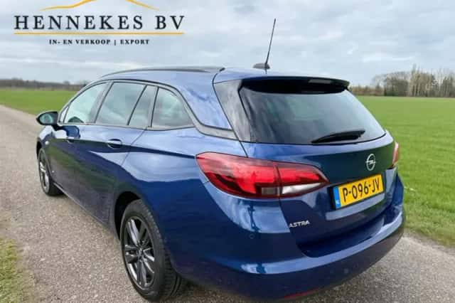 Opel Astra (2022) thumbnail 3