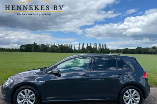 Volkswagen Golf (2015) thumbnail 2