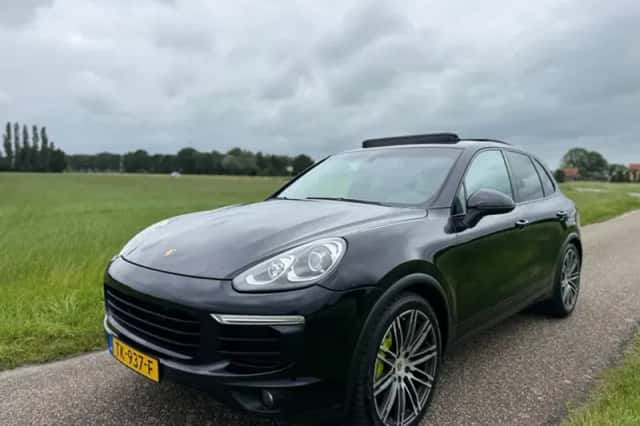 Porsche Cayenne (2015) thumbnail 1