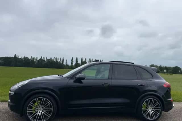 Porsche Cayenne (2015) thumbnail 2