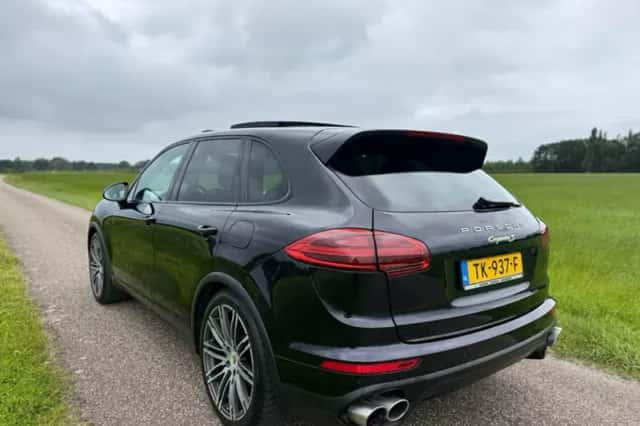 Porsche Cayenne (2015) thumbnail 3