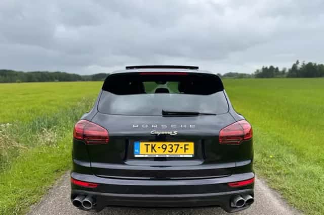 Porsche Cayenne (2015) thumbnail 4