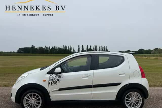 Suzuki Alto (2010) thumbnail 2