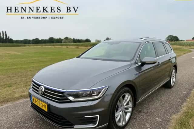 Volkswagen Passat (2016) thumbnail 1