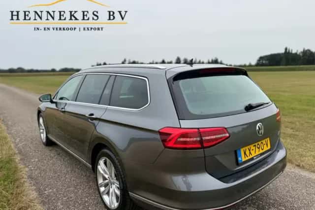 Volkswagen Passat (2016) thumbnail 3