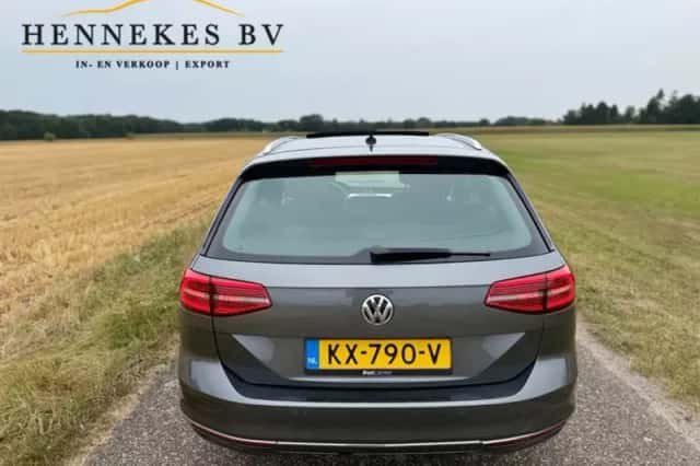 Volkswagen Passat (2016) thumbnail 4