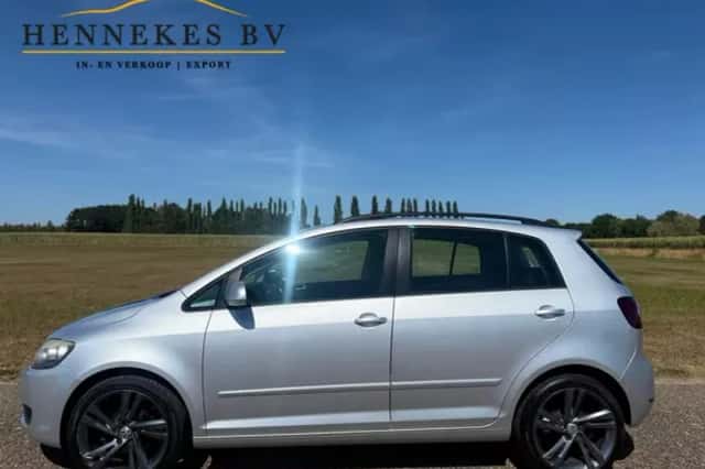 Volkswagen Golf (2010) thumbnail 2