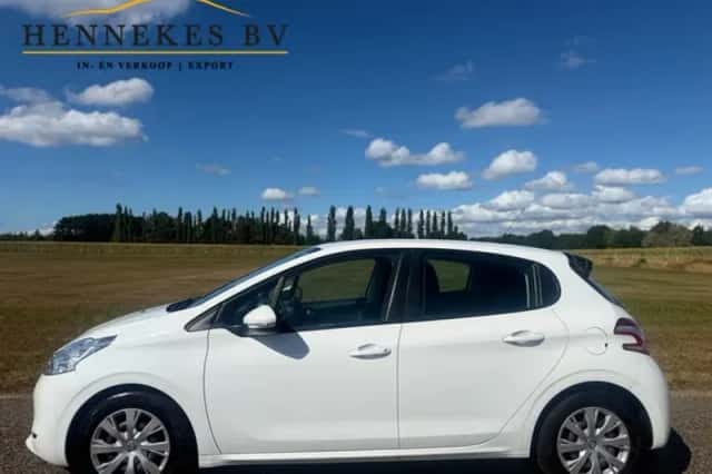 Peugeot 208 (2015) thumbnail 2