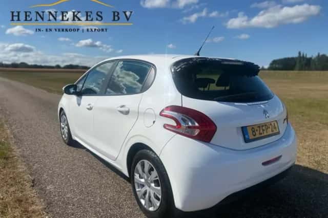 Peugeot 208 (2015) thumbnail 3