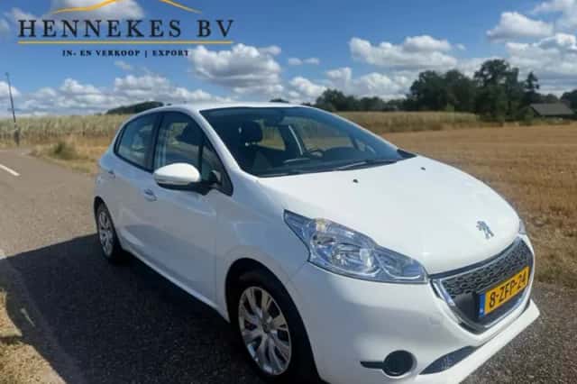 Peugeot 208 (2015) thumbnail 5