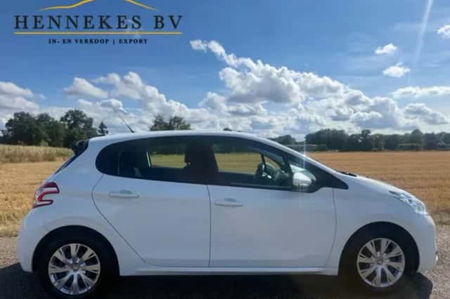 Peugeot 208 (2015) thumbnail 6