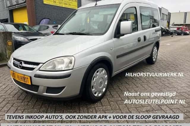 Nissan Pixo (2011) thumbnail 3