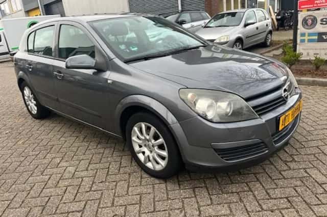 Opel Astra (2005) thumbnail 3