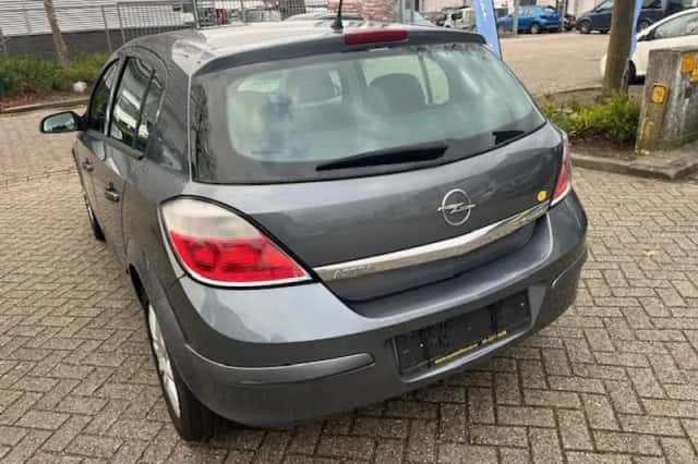 Opel Astra (2005) thumbnail 6