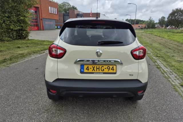 Renault Captur (2014) thumbnail 2