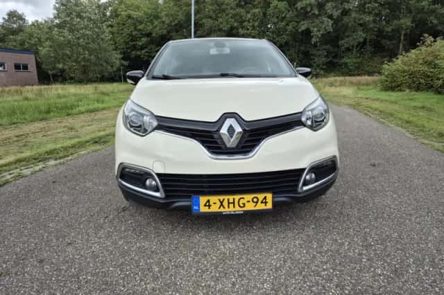 Renault Captur (2014) thumbnail 3