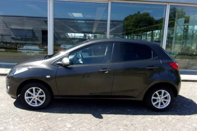Mazda 2 (2014) thumbnail 2
