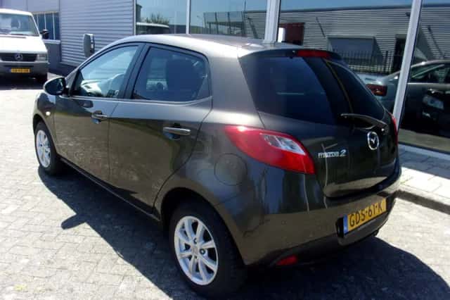 Mazda 2 (2014) thumbnail 3