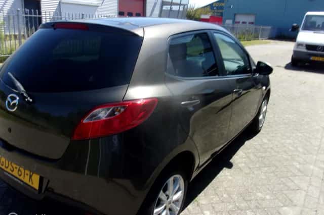 Mazda 2 (2014) thumbnail 4