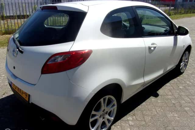 Mazda 2 (2008) thumbnail 4