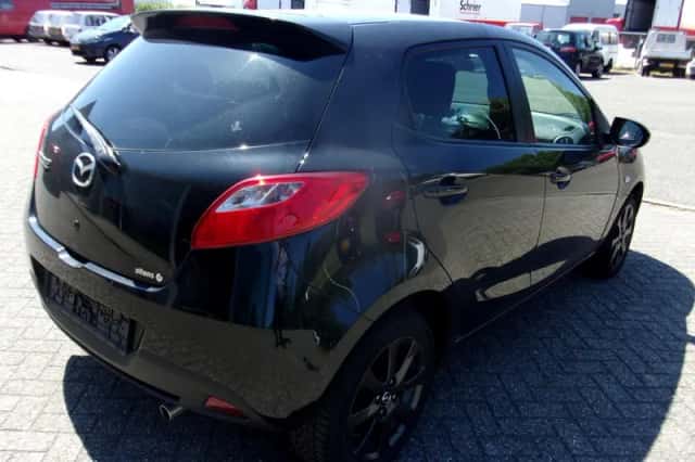Mazda 2 (2014) thumbnail 2