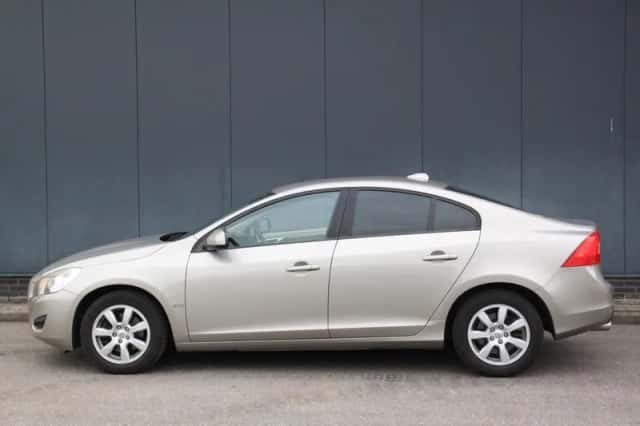 Volvo S60 (2011) thumbnail 2