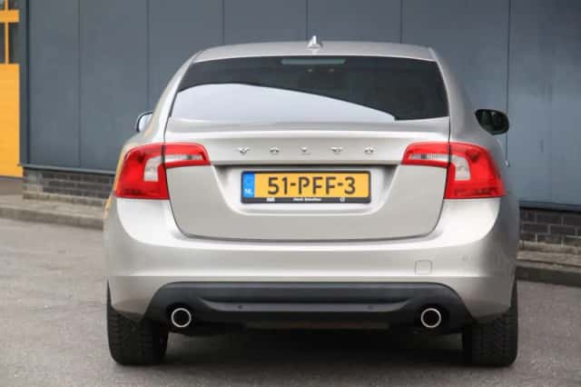 Volvo S60 (2011) thumbnail 4