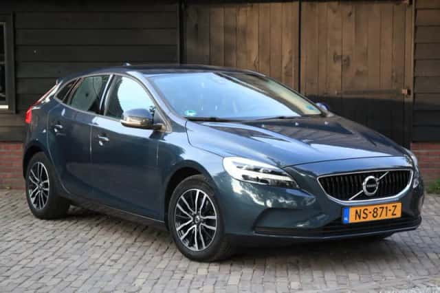 Volvo V40 (2017) thumbnail 1