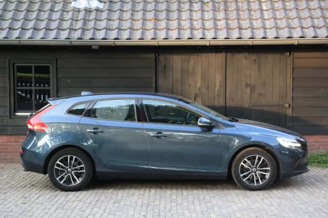 Volvo V40 (2017) thumbnail 3