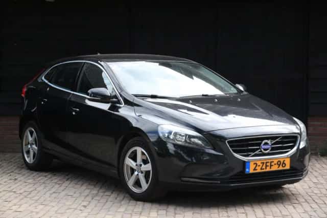 Volvo V40 (2014) thumbnail 1