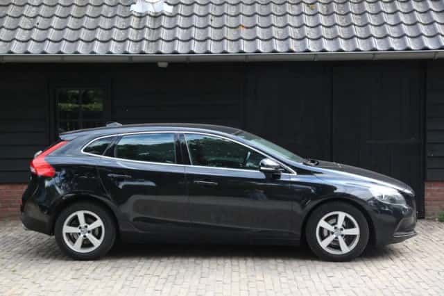 Volvo V40 (2014) thumbnail 2