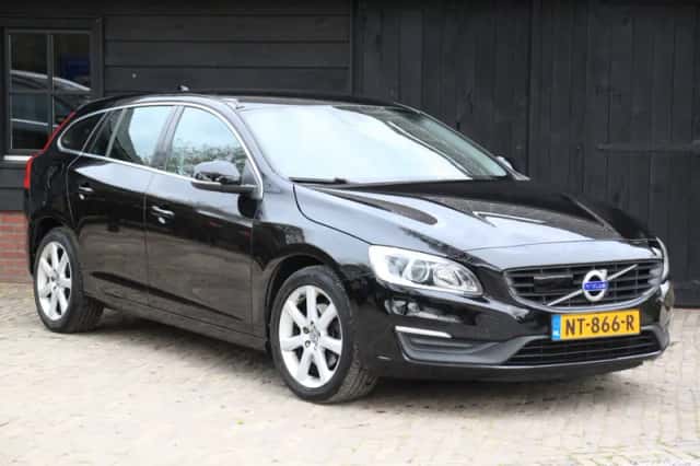 Volvo V60 (2017) thumbnail 1