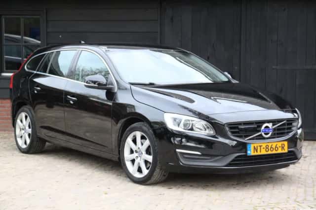 Volvo V60 (2017) thumbnail 2
