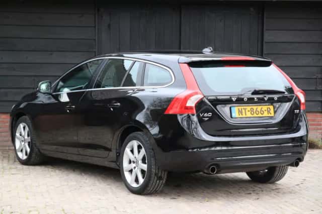 Volvo V60 (2017) thumbnail 4