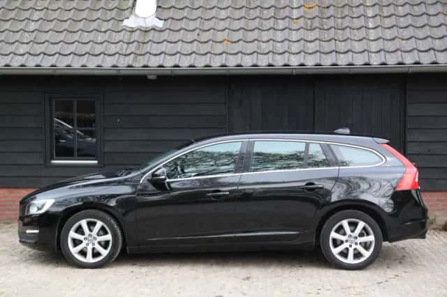 Volvo V60 (2017) thumbnail 6