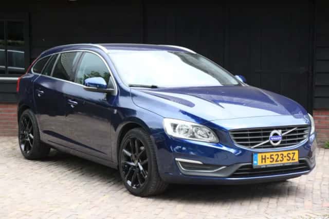 Volvo V60 (2016) thumbnail 1