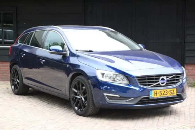 Volvo V60 (2016) thumbnail 2