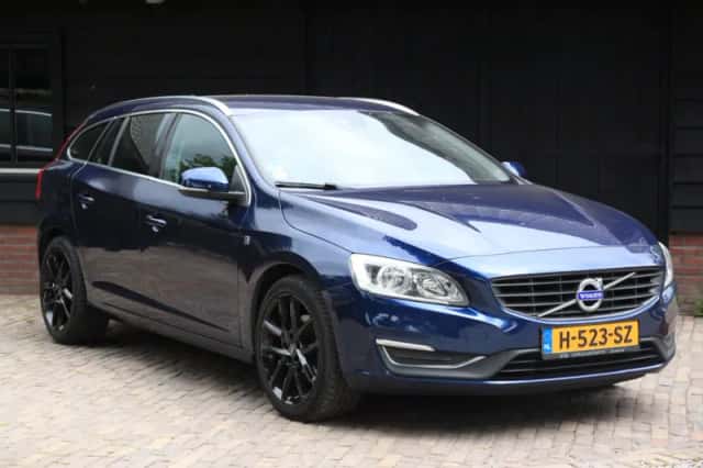 Volvo V60 (2016) thumbnail 3