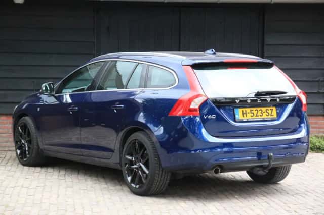 Volvo V60 (2016) thumbnail 5