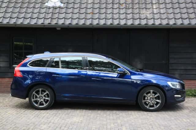 Volvo V60 (2015) thumbnail 3
