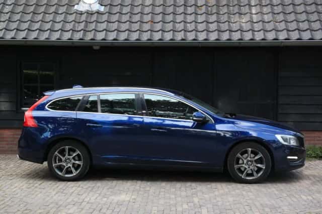 Volvo V60 (2015) thumbnail 4