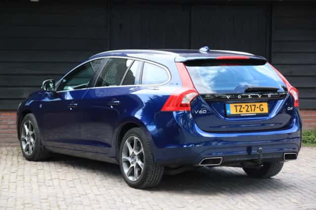 Volvo V60 (2015) thumbnail 5