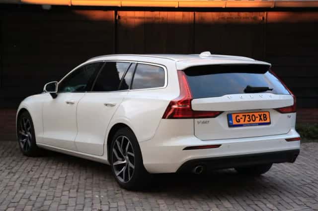 Volvo V60 (2019) thumbnail 3