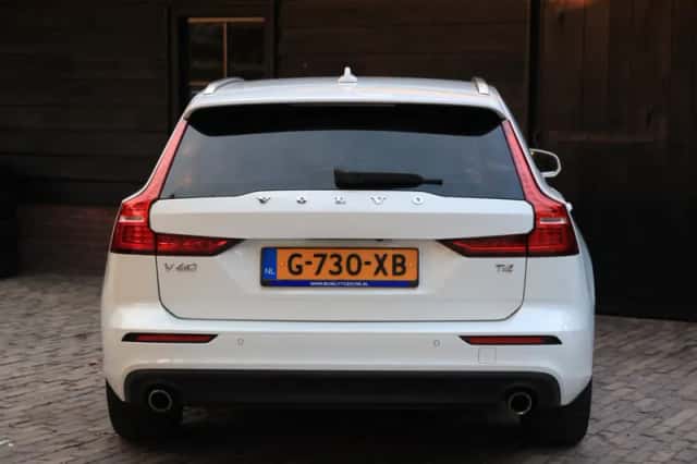 Volvo V60 (2019) thumbnail 4