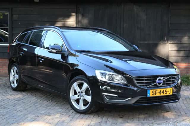 Volvo V60 (2016) thumbnail 1