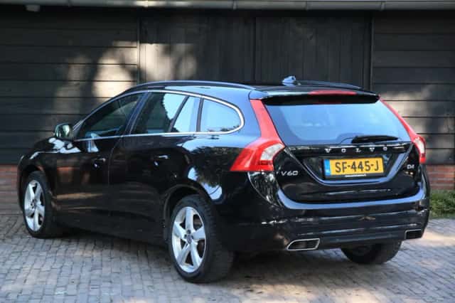 Volvo V60 (2016) thumbnail 5