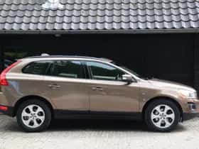 Volvo XC60 (2012) thumbnail 2
